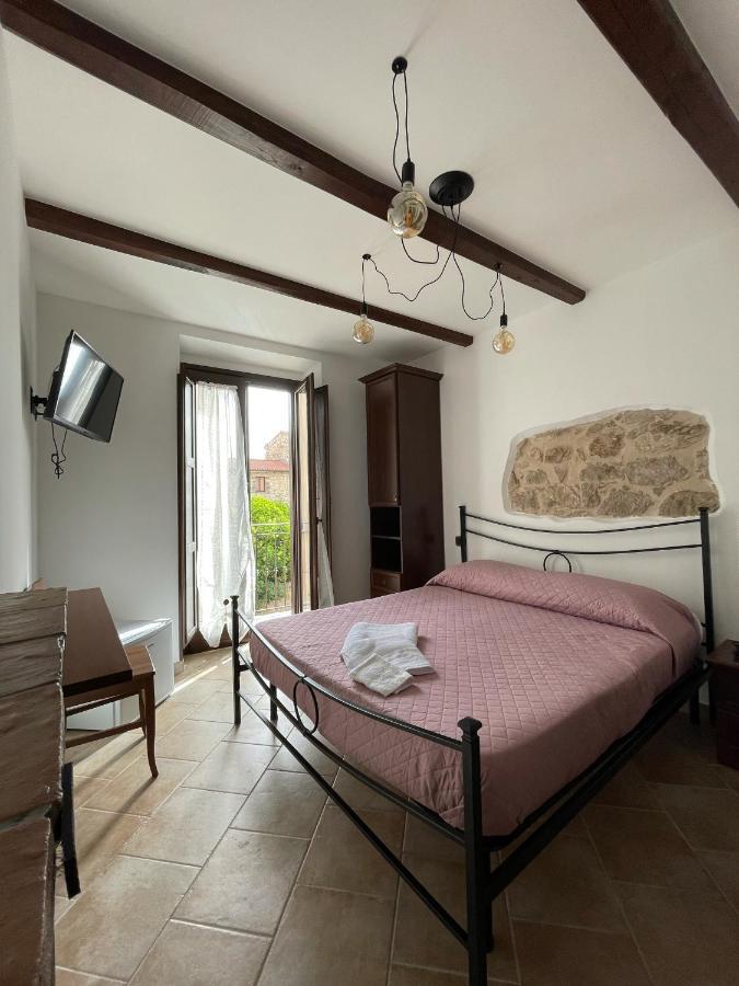 Bed and Breakfast La Vie En Rose Fondi Exterior foto