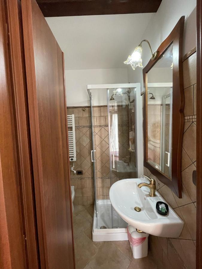 Bed and Breakfast La Vie En Rose Fondi Exterior foto